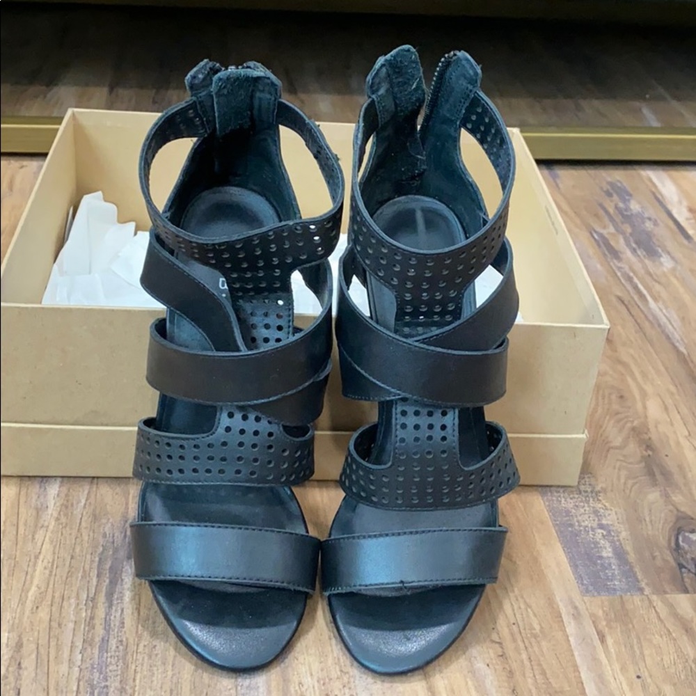 Kelsi Dagger Brooklyn Ballard Size 8.5 BLK